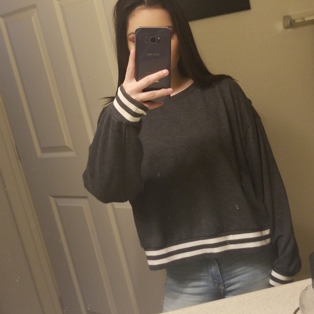 Gray croppee sweater